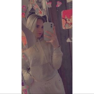 Meet your Posher, Alicia